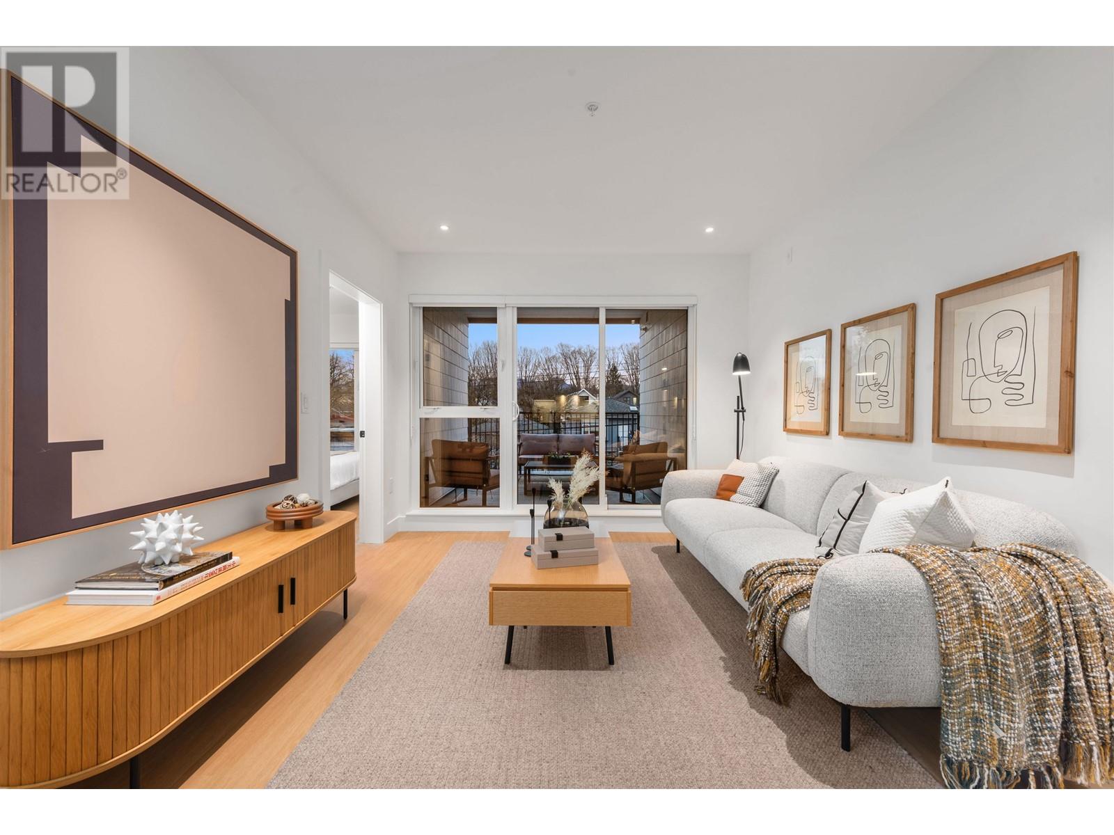 602 2235 E BROADWAY, Vancouver, British Columbia