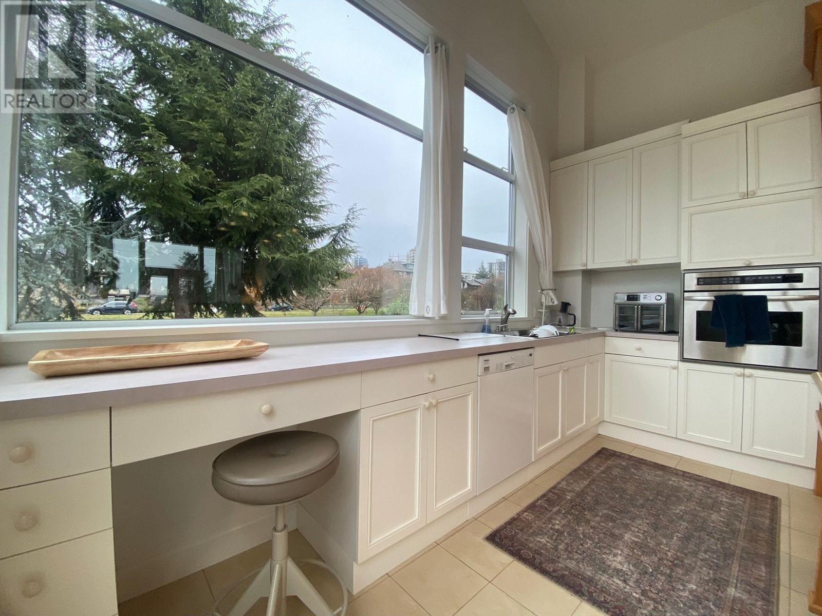 251 W 6th Street, North Vancouver, British Columbia  V7M 1K7 - Photo 16 - R3012175