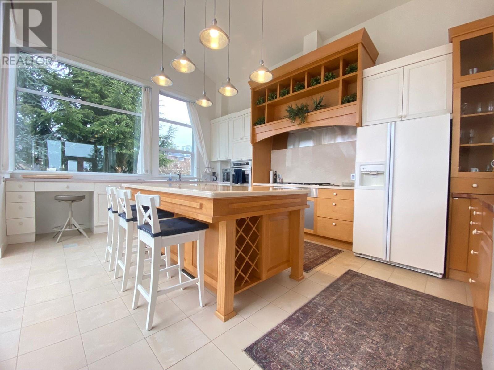 251 W 6th Street, North Vancouver, British Columbia  V7M 1K7 - Photo 4 - R3012175