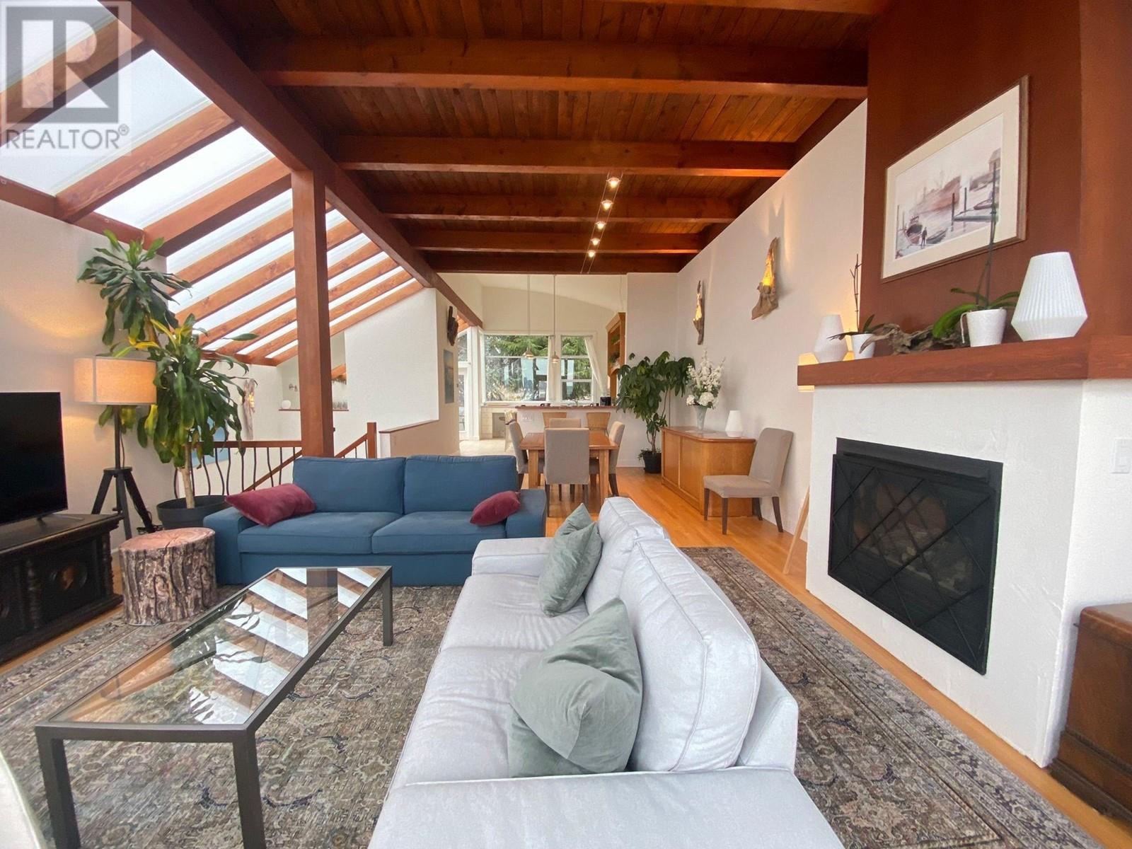 251 W 6th Street, North Vancouver, British Columbia  V7M 1K7 - Photo 6 - R3012175