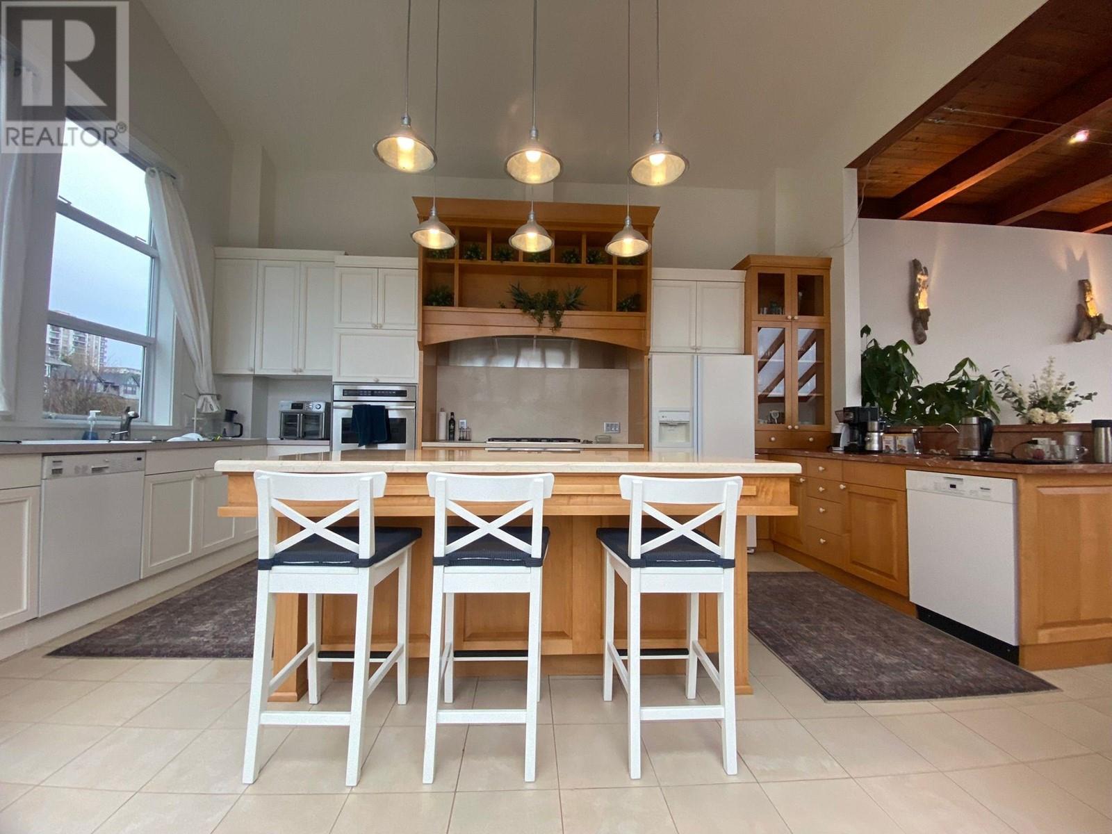 251 W 6th Street, North Vancouver, British Columbia  V7M 1K7 - Photo 8 - R3012175