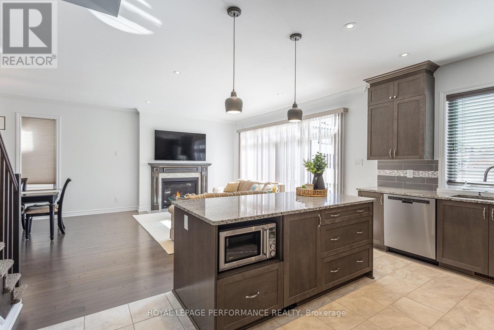 205 Shinleaf Crescent, Ottawa, Ontario  K1W 0J1 - Photo 15 - X12200823