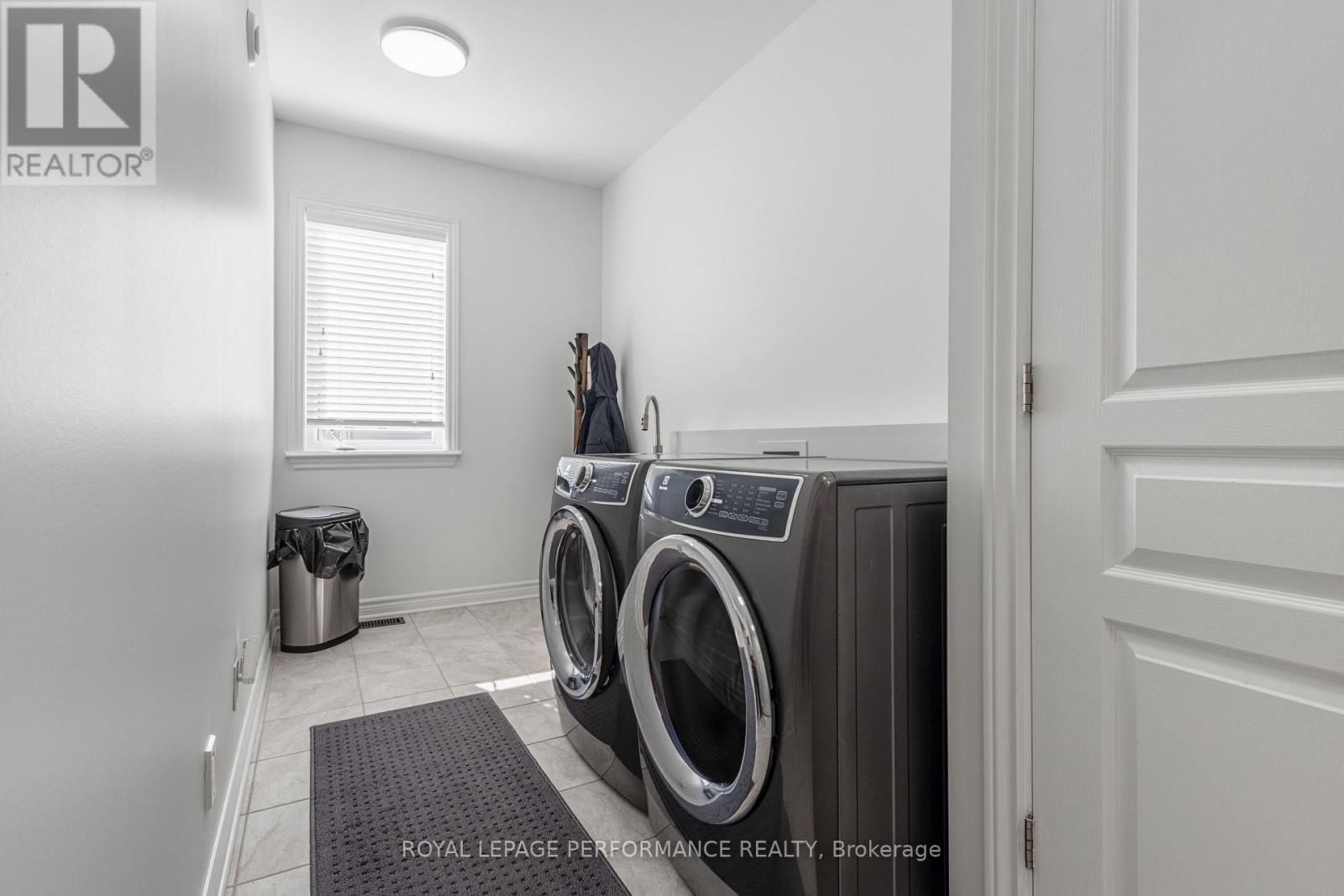 205 Shinleaf Crescent, Ottawa, Ontario  K1W 0J1 - Photo 18 - X12200823
