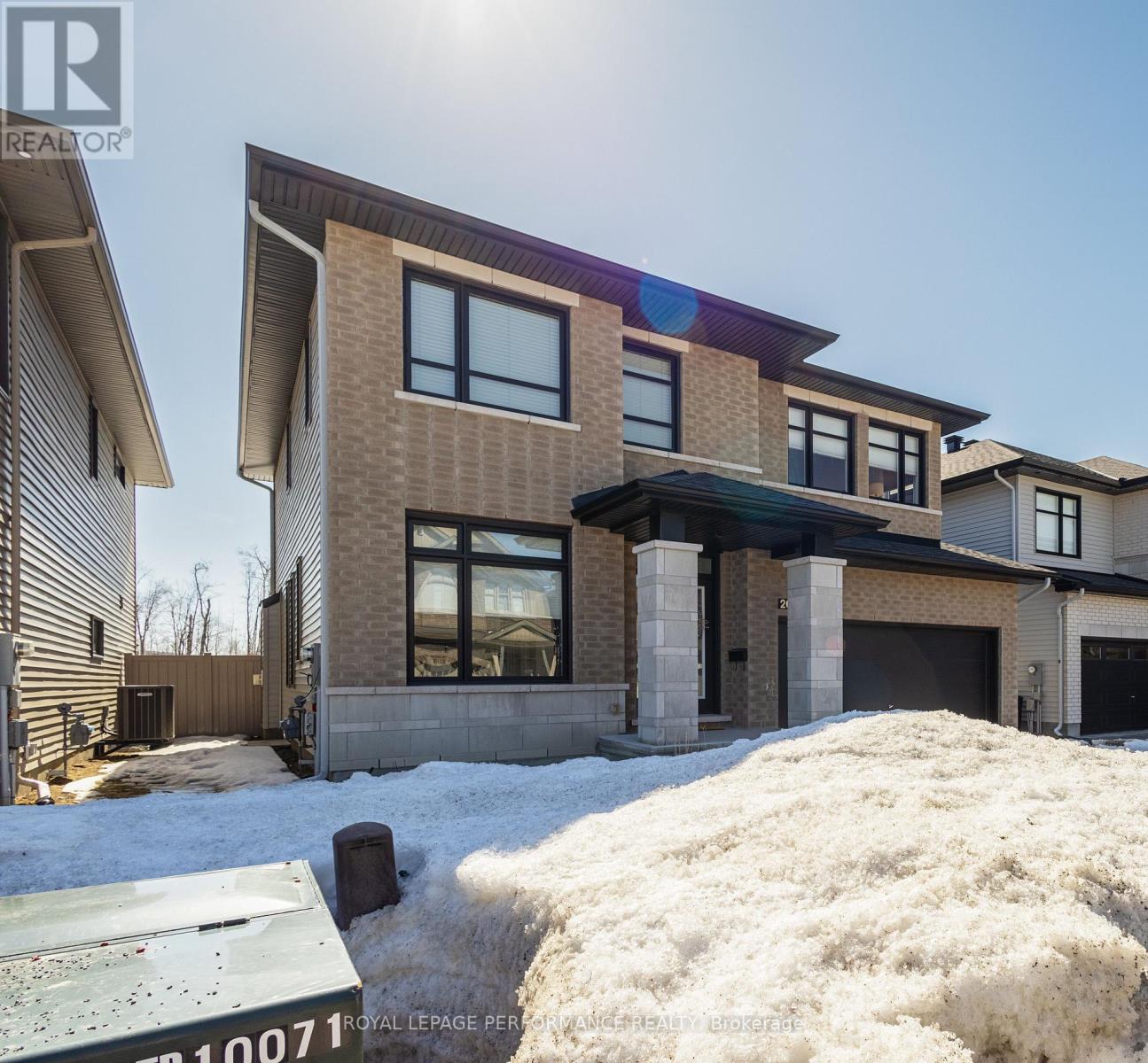 205 Shinleaf Crescent, Ottawa, Ontario  K1W 0J1 - Photo 2 - X12200823