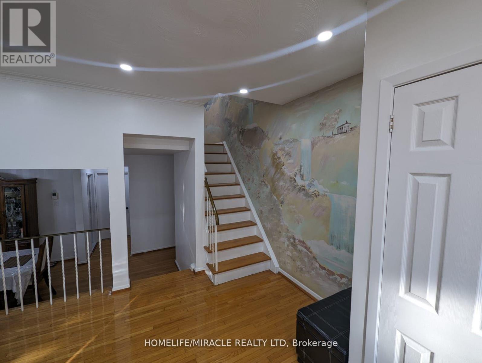 81 Dolly Varden Boulevard, Toronto, Ontario  M1H 2K2 - Photo 5 - E12200827