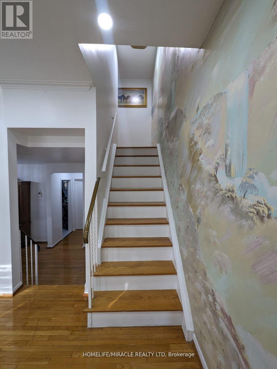 81 Dolly Varden Boulevard, Toronto, Ontario  M1H 2K2 - Photo 6 - E12200827