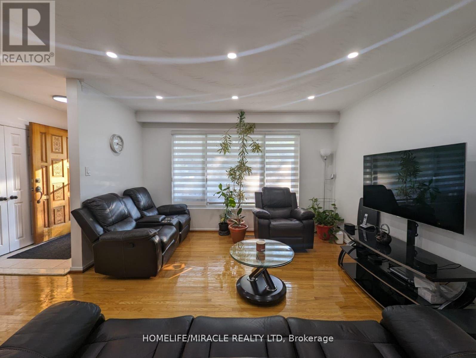 81 Dolly Varden Boulevard, Toronto, Ontario  M1H 2K2 - Photo 8 - E12200827
