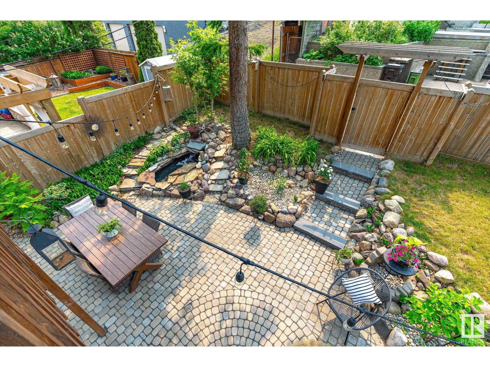 Property at 10026 93 ST NW image 4