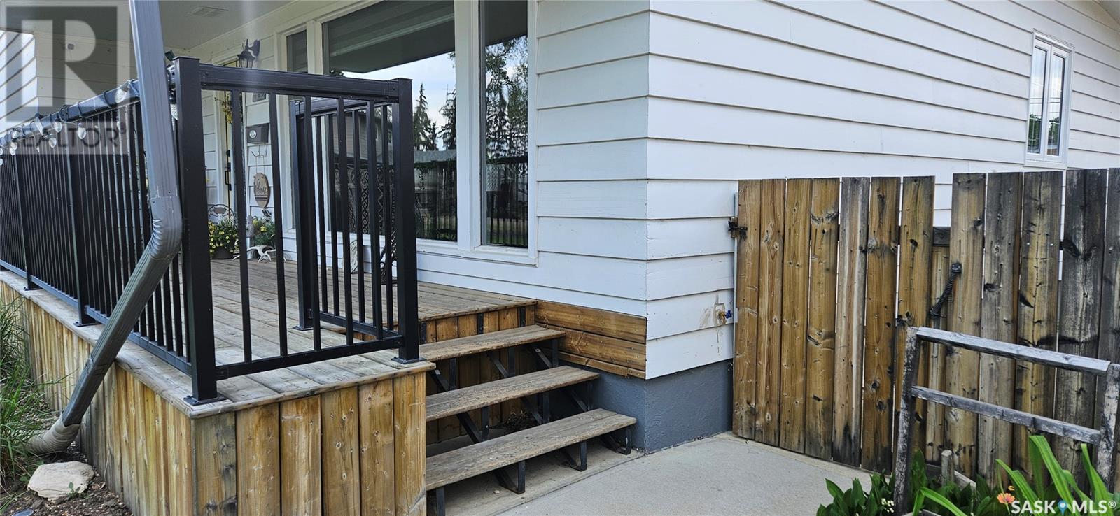 Property at 440 MacDonald DRIVE image 3