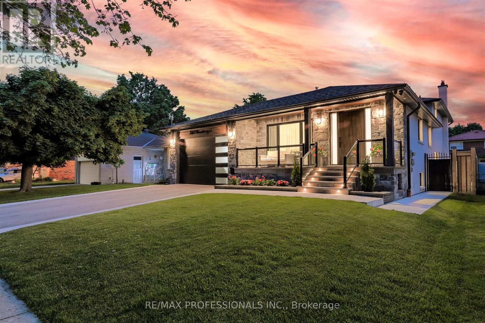 310 CHANTENAY DRIVE, Mississauga, Ontario