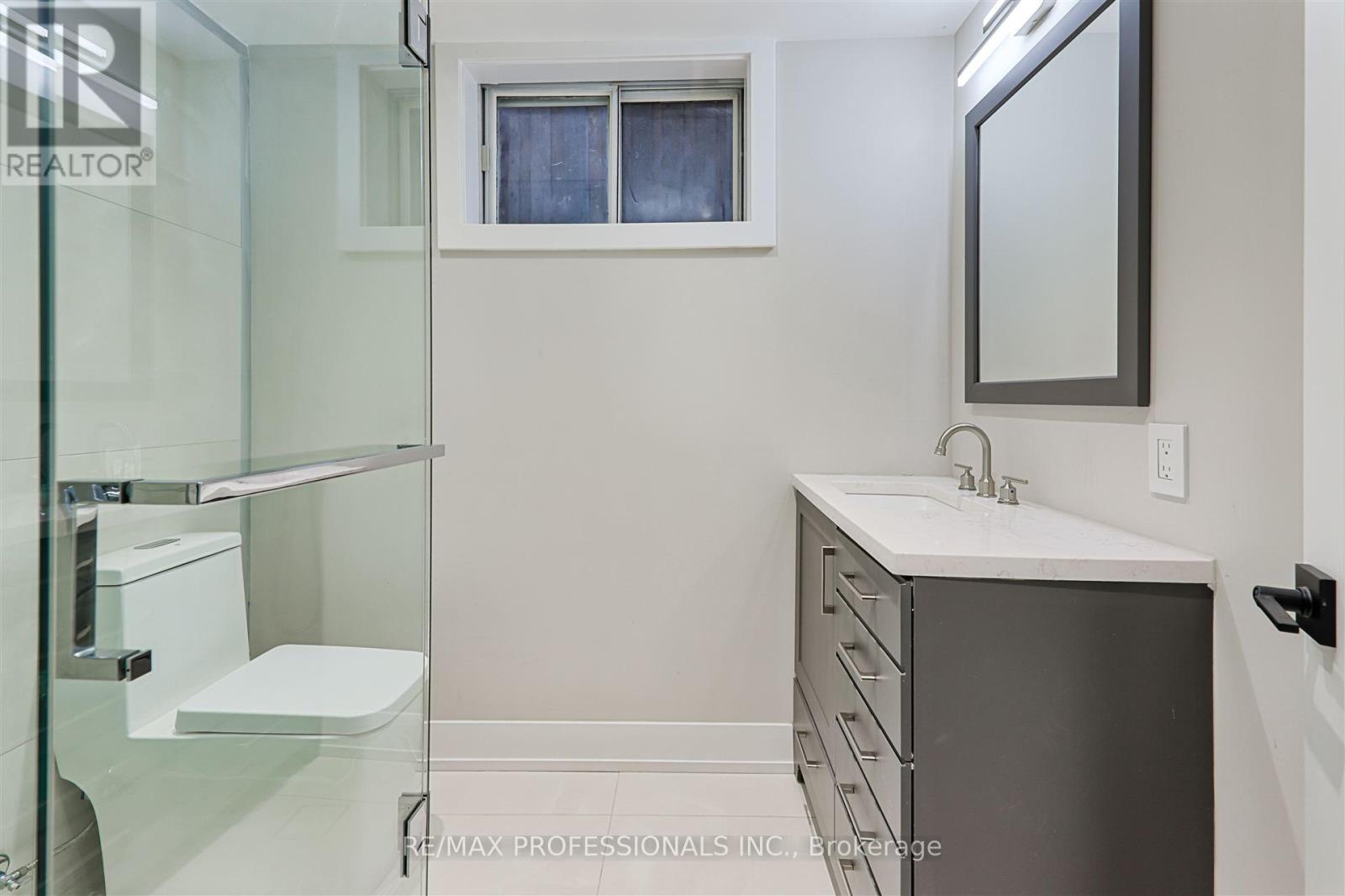 310 Chantenay Drive, Mississauga (Cooksville), Ontario  L5A 1E7 - Photo 37 - W12200847