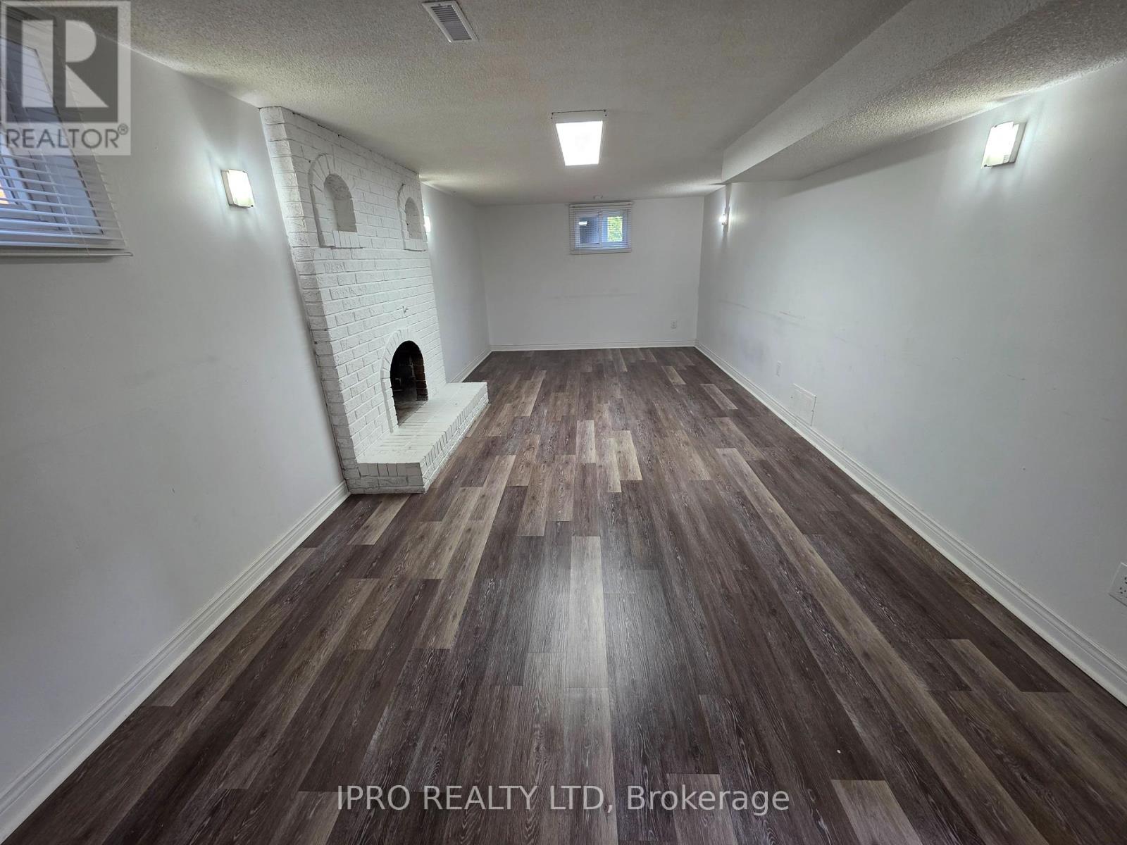 7 Mallard Crescent, Brampton, Ontario  L6S 2T7 - Photo 15 - W12112292