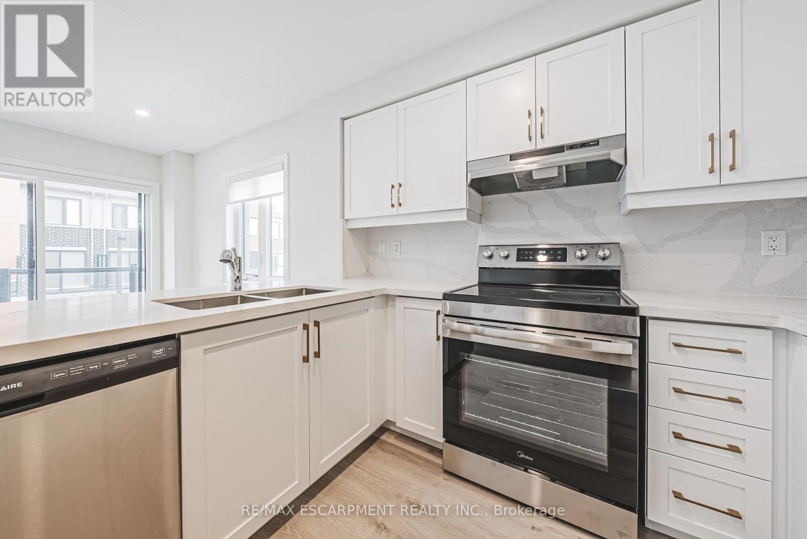 55 Dryden Lane, Hamilton, Ontario  L8H 0B6 - Photo 11 - X12200820