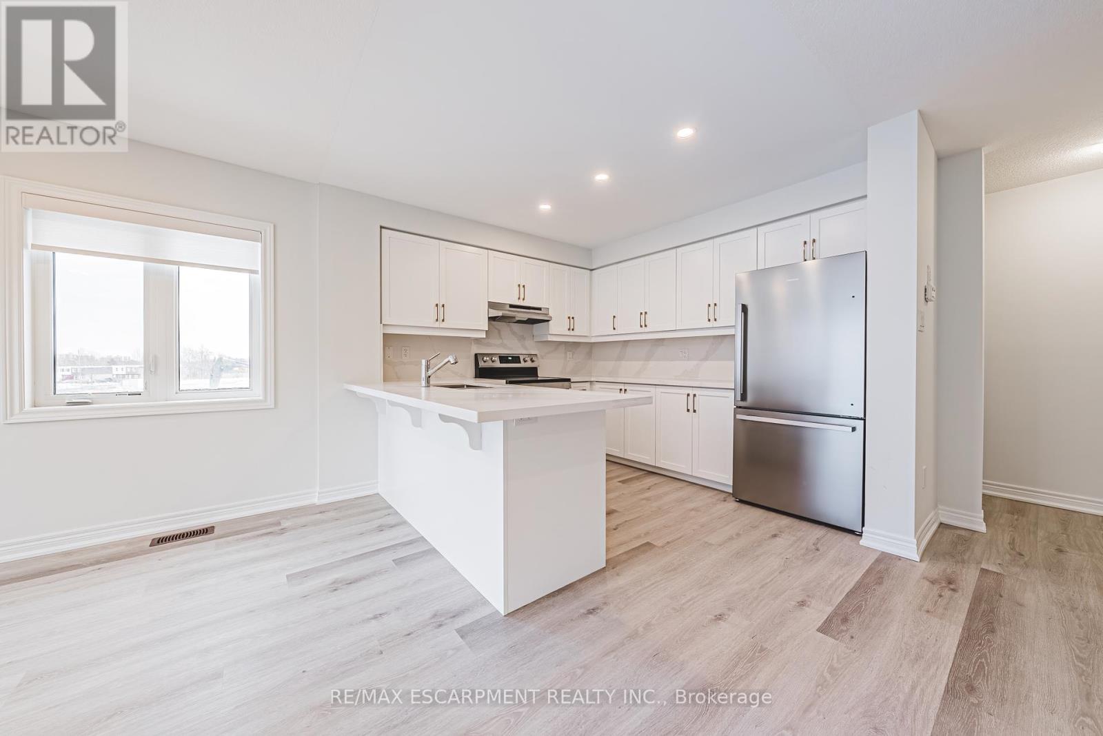 55 Dryden Lane, Hamilton, Ontario  L8H 0B6 - Photo 12 - X12200820
