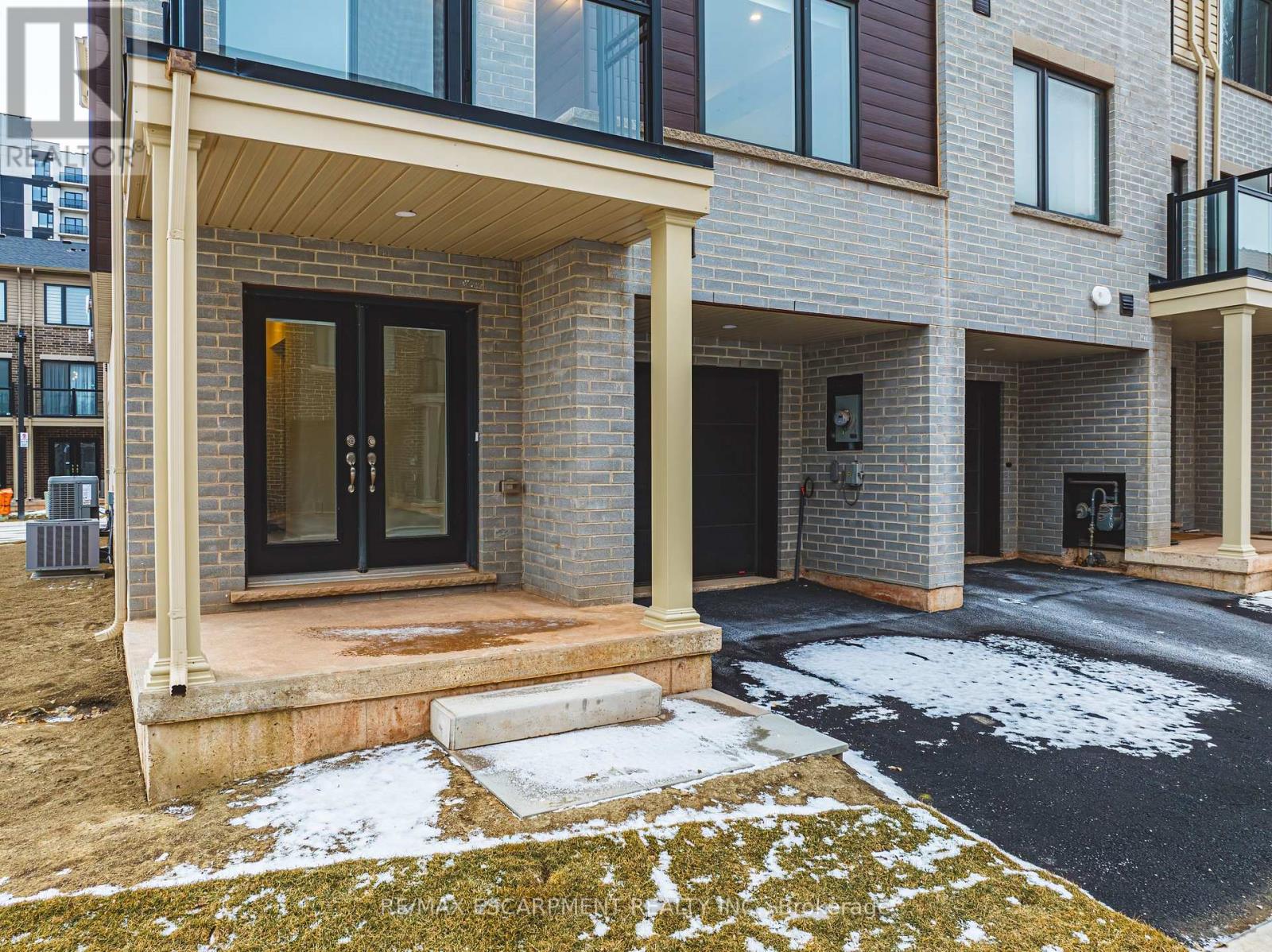 55 Dryden Lane, Hamilton, Ontario  L8H 0B6 - Photo 3 - X12200820