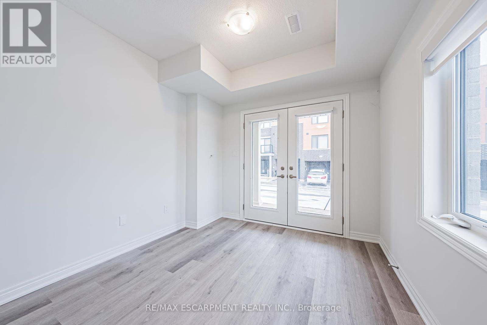 55 Dryden Lane, Hamilton, Ontario  L8H 0B6 - Photo 5 - X12200820