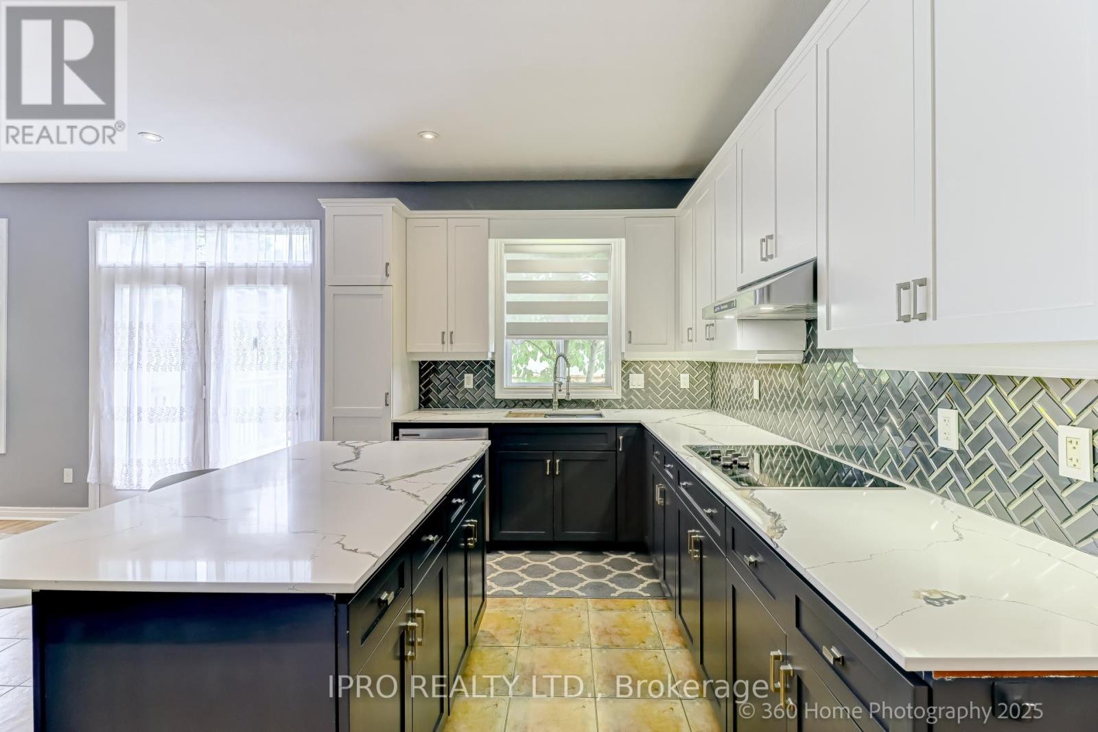 37 Woodland Drive, East Garafraxa, Ontario  L9W 6B7 - Photo 13 - X12200831