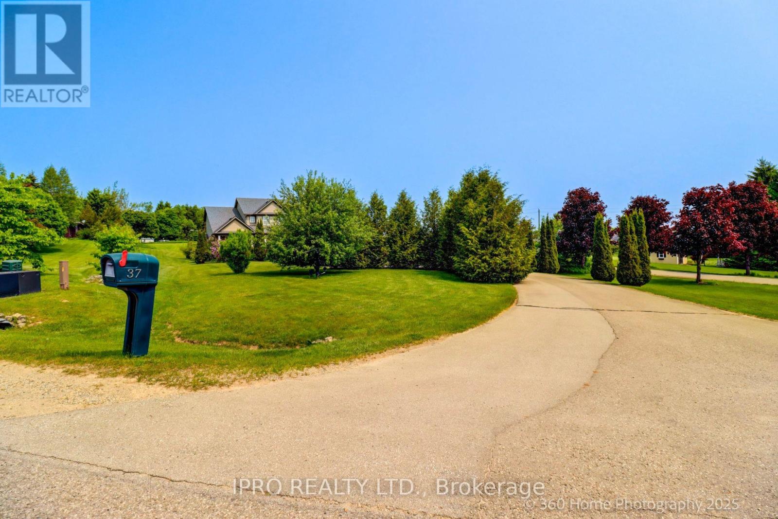 37 Woodland Drive, East Garafraxa, Ontario  L9W 6B7 - Photo 4 - X12200831