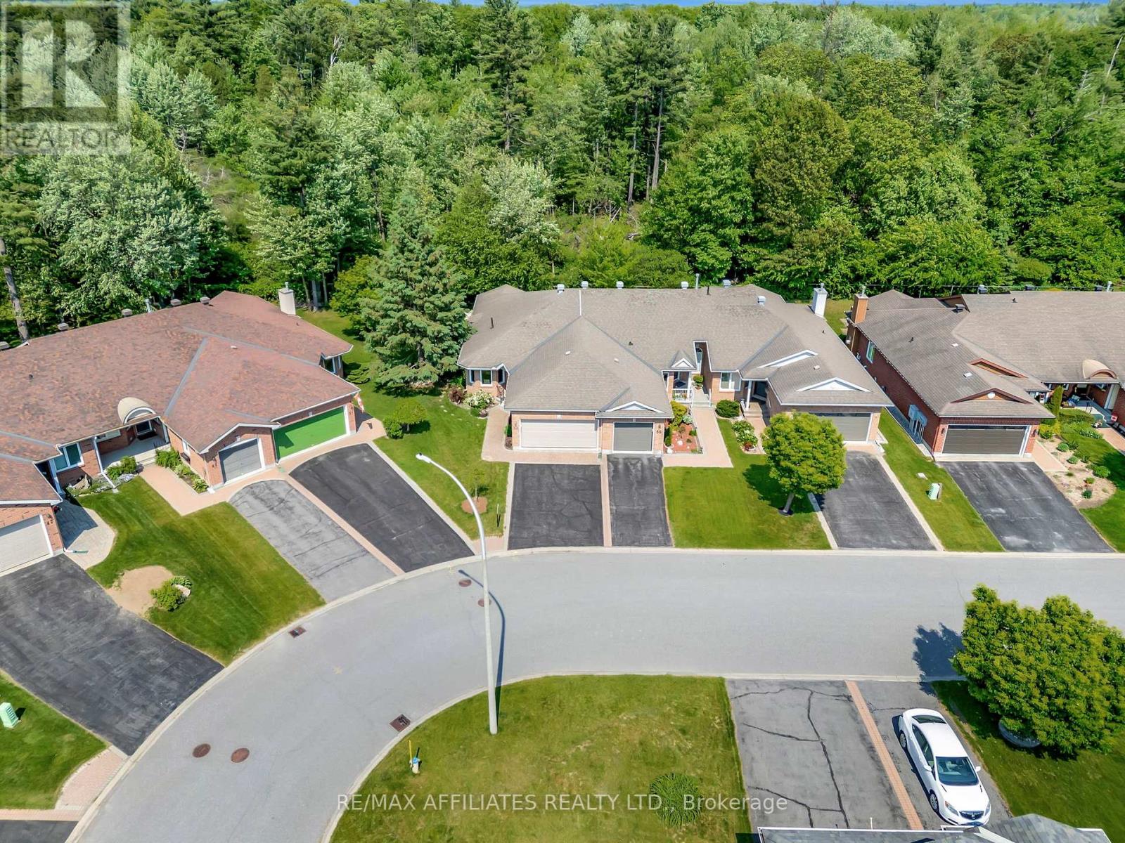 53 Bunting Lane, Ottawa, Ontario  K2M 2P5 - Photo 2 - X12200881