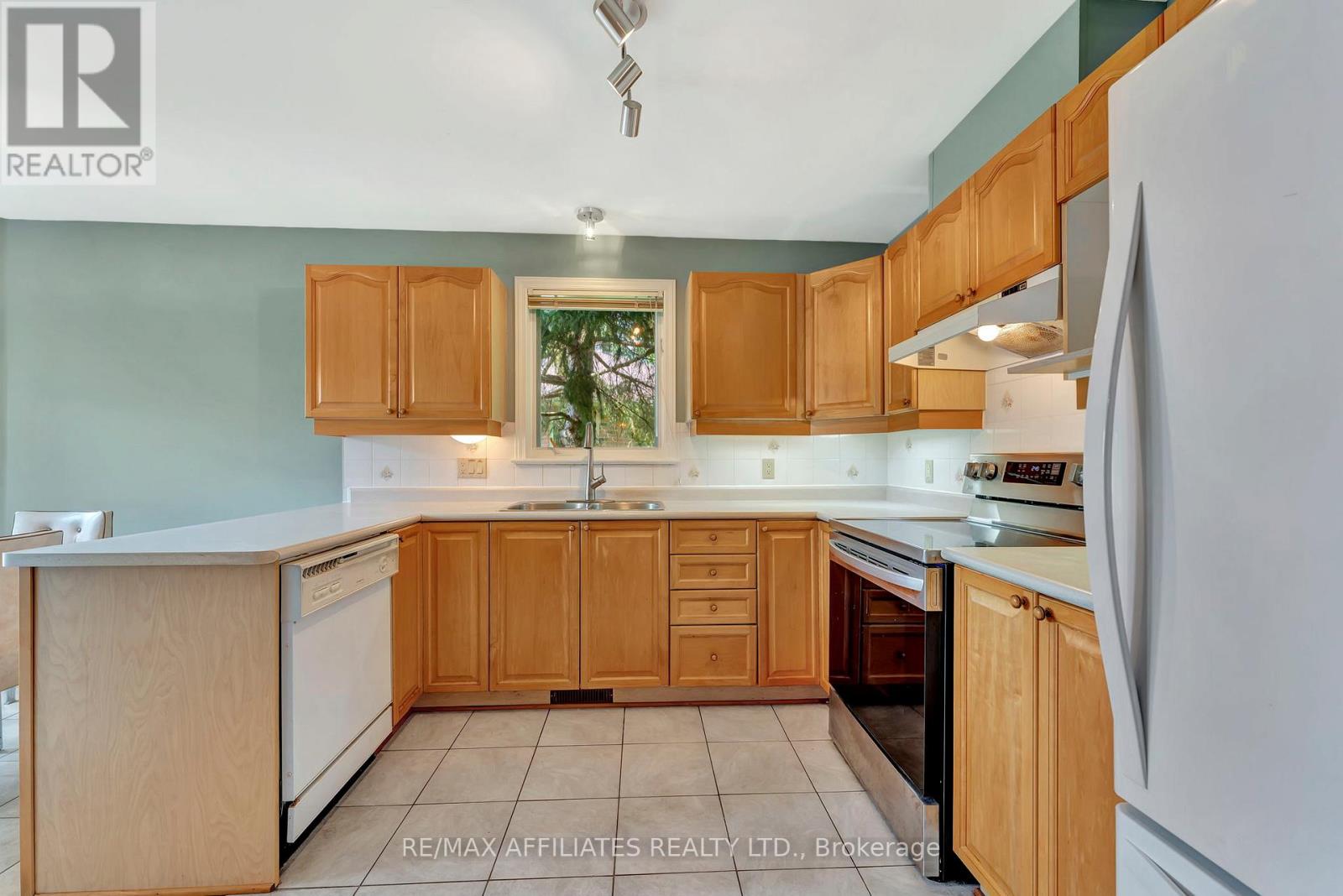 53 Bunting Lane, Ottawa, Ontario  K2M 2P5 - Photo 8 - X12200881