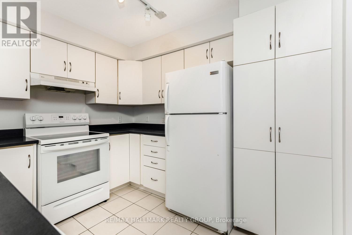 502 - 138 Somerset Street W, Ottawa, Ontario  K2P 0A3 - Photo 5 - X12200883