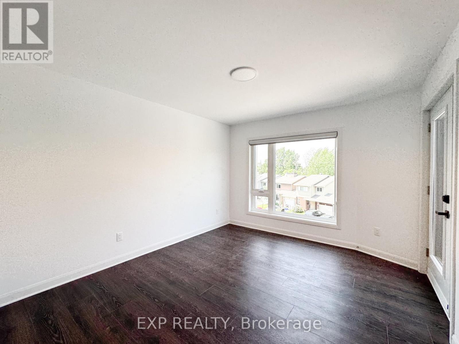 E - 25 Fair Oaks Crescent, Ottawa, Ontario  K2G 4W6 - Photo 11 - X12200890