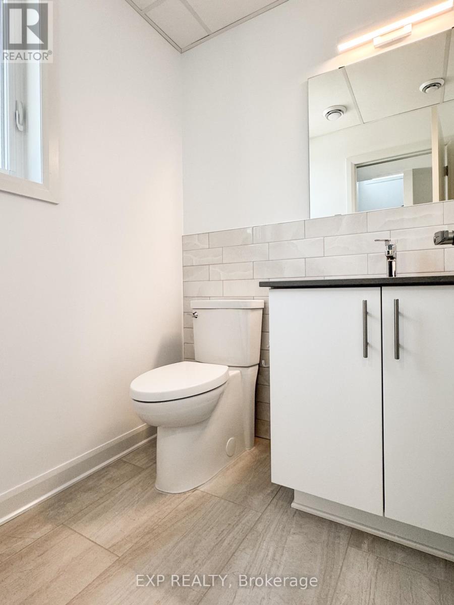 E - 25 Fair Oaks Crescent, Ottawa, Ontario  K2G 4W6 - Photo 15 - X12200890