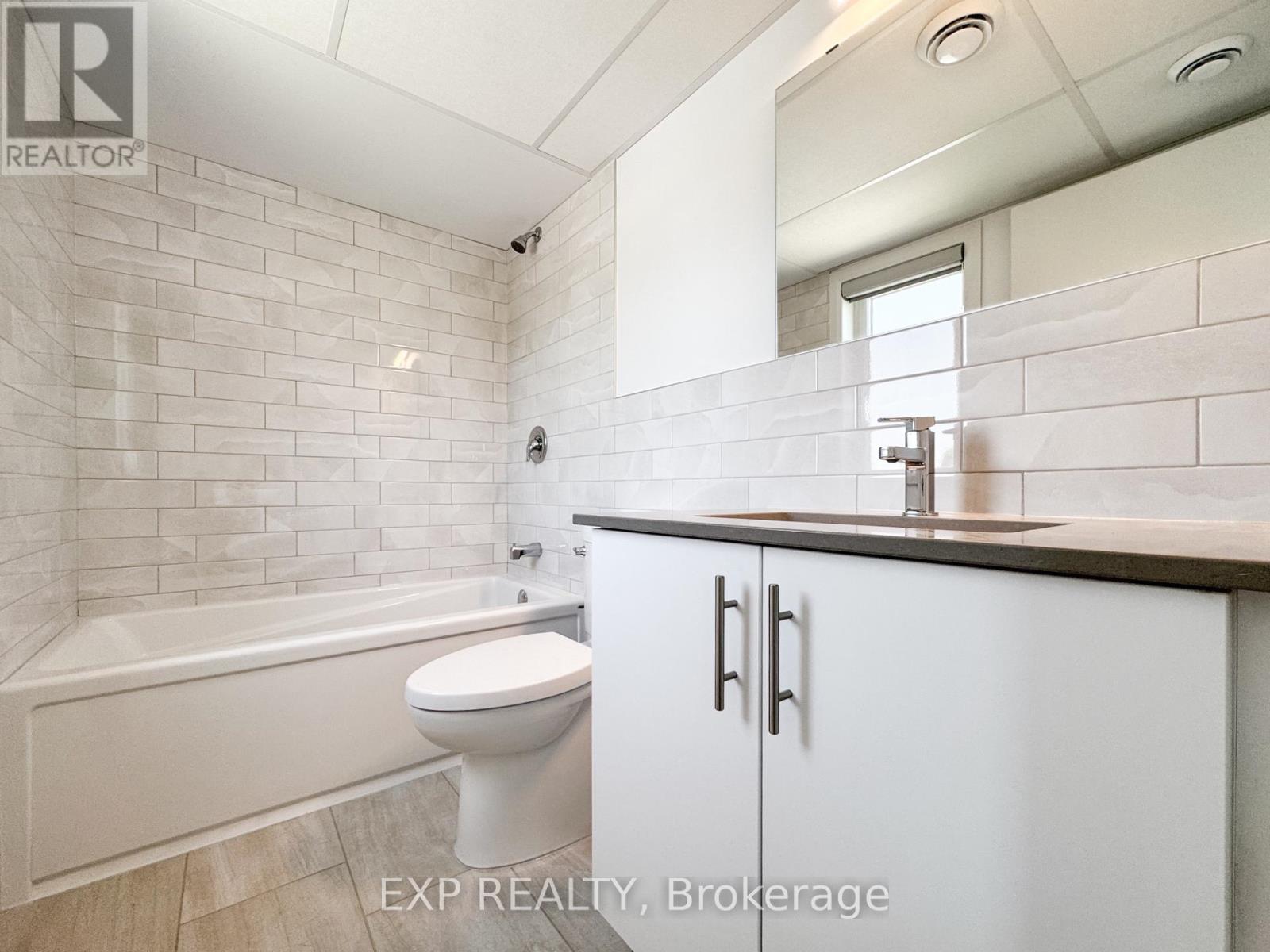 E - 25 Fair Oaks Crescent, Ottawa, Ontario  K2G 4W6 - Photo 22 - X12200890