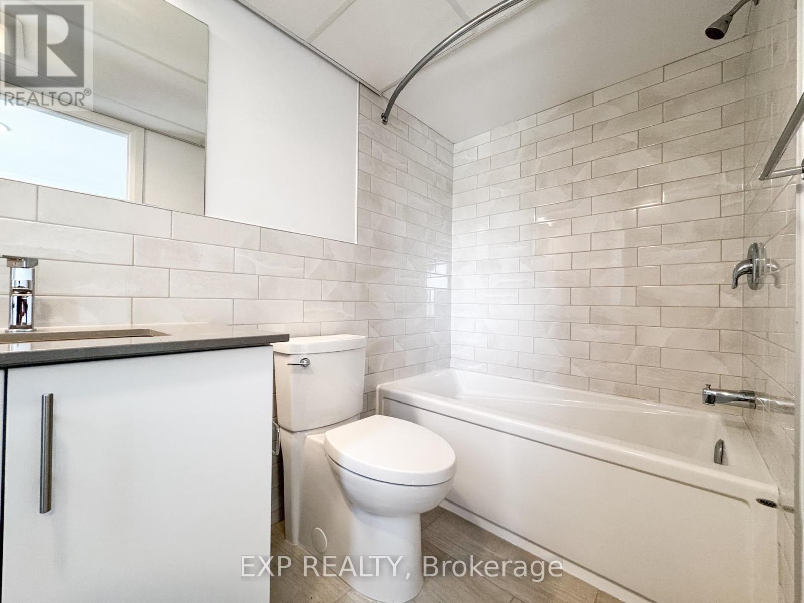 E - 25 Fair Oaks Crescent, Ottawa, Ontario  K2G 4W6 - Photo 23 - X12200890