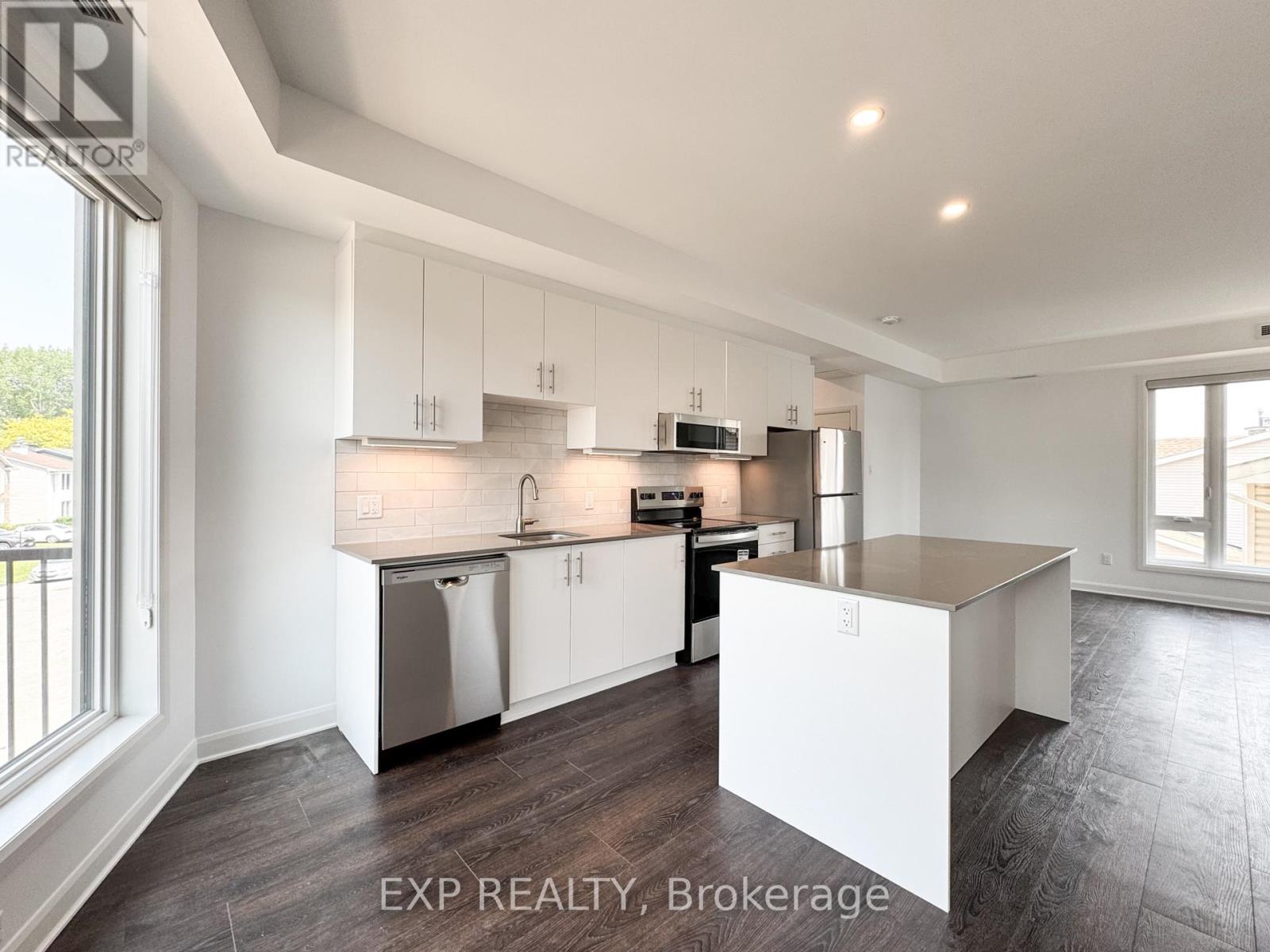 E - 25 Fair Oaks Crescent, Ottawa, Ontario  K2G 4W6 - Photo 6 - X12200890