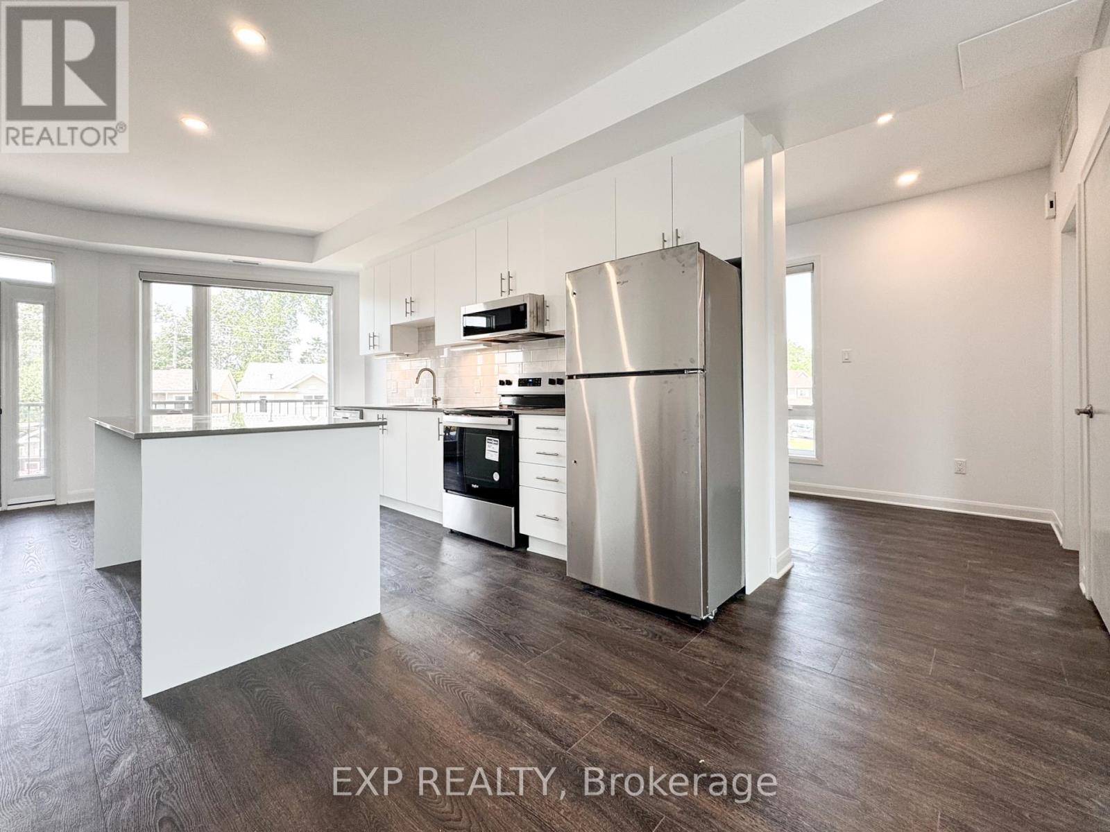 E - 25 Fair Oaks Crescent, Ottawa, Ontario  K2G 4W6 - Photo 7 - X12200890