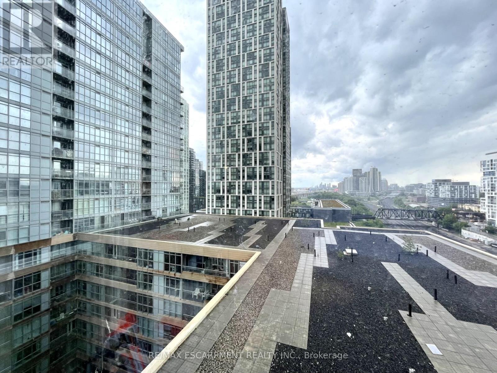 1510 - 21 Iceboat Terrace, Toronto, Ontario  M5V 4A9 - Photo 10 - C12200884