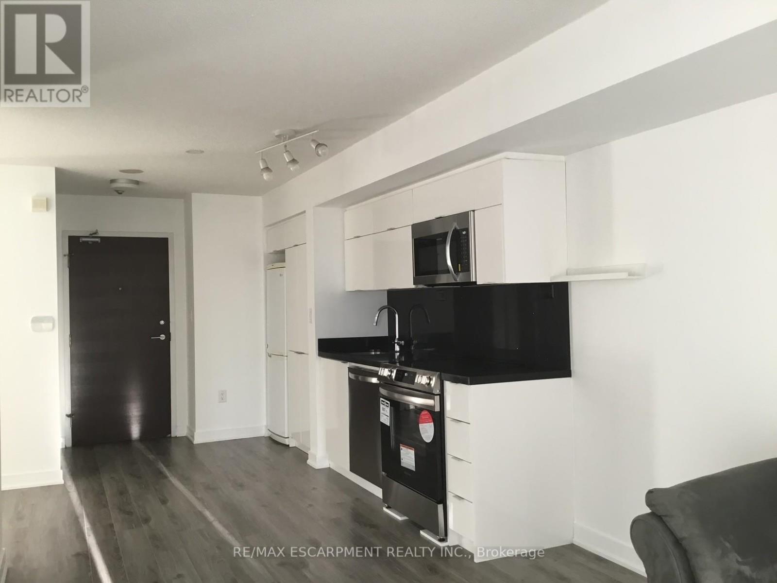 1510 - 21 Iceboat Terrace, Toronto, Ontario  M5V 4A9 - Photo 2 - C12200884