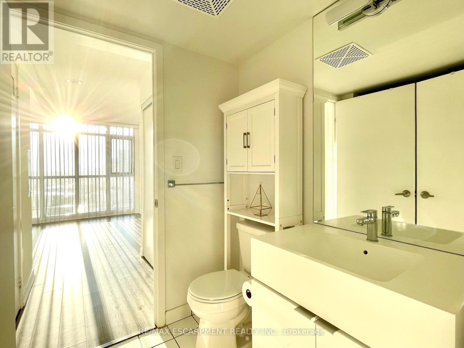 1510 - 21 Iceboat Terrace, Toronto, Ontario  M5V 4A9 - Photo 7 - C12200884