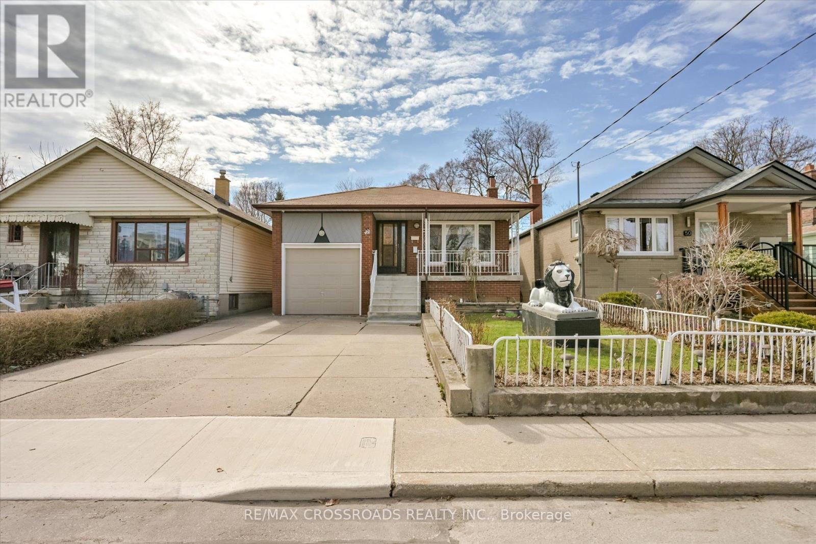 48 PHILLIP AVENUE, Toronto, Ontario