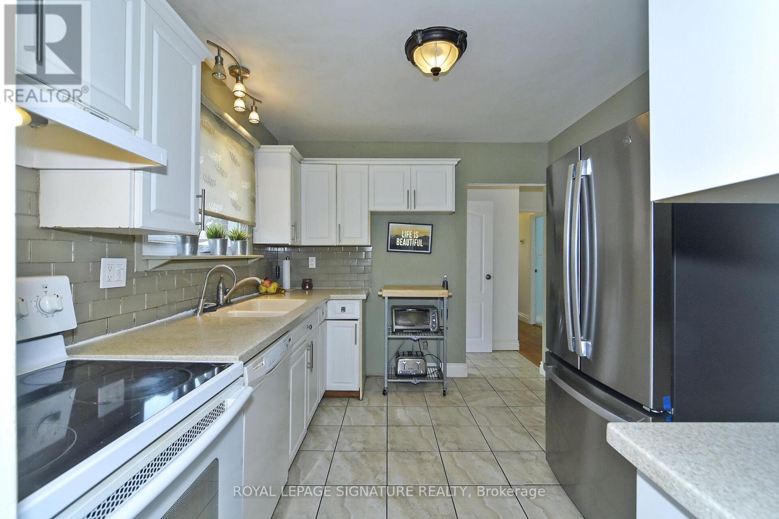 845 Breda Avenue, Pickering, Ontario  L1W 2K4 - Photo 17 - E12200899
