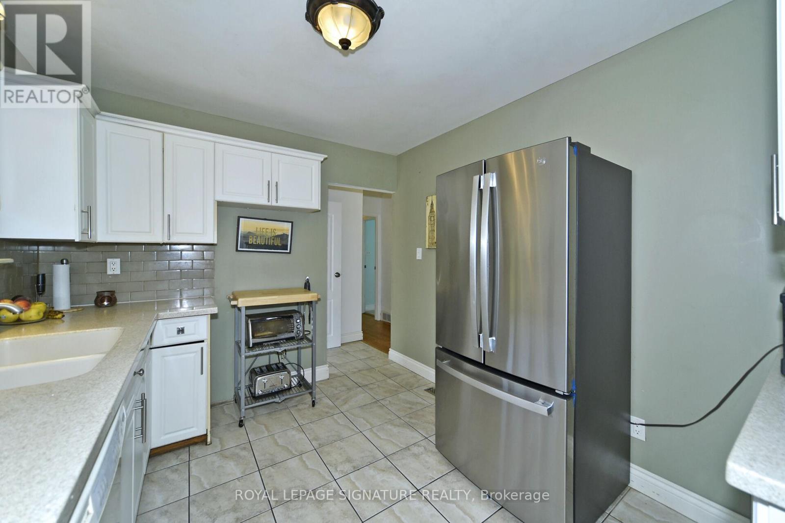 845 Breda Avenue, Pickering, Ontario  L1W 2K4 - Photo 18 - E12200899