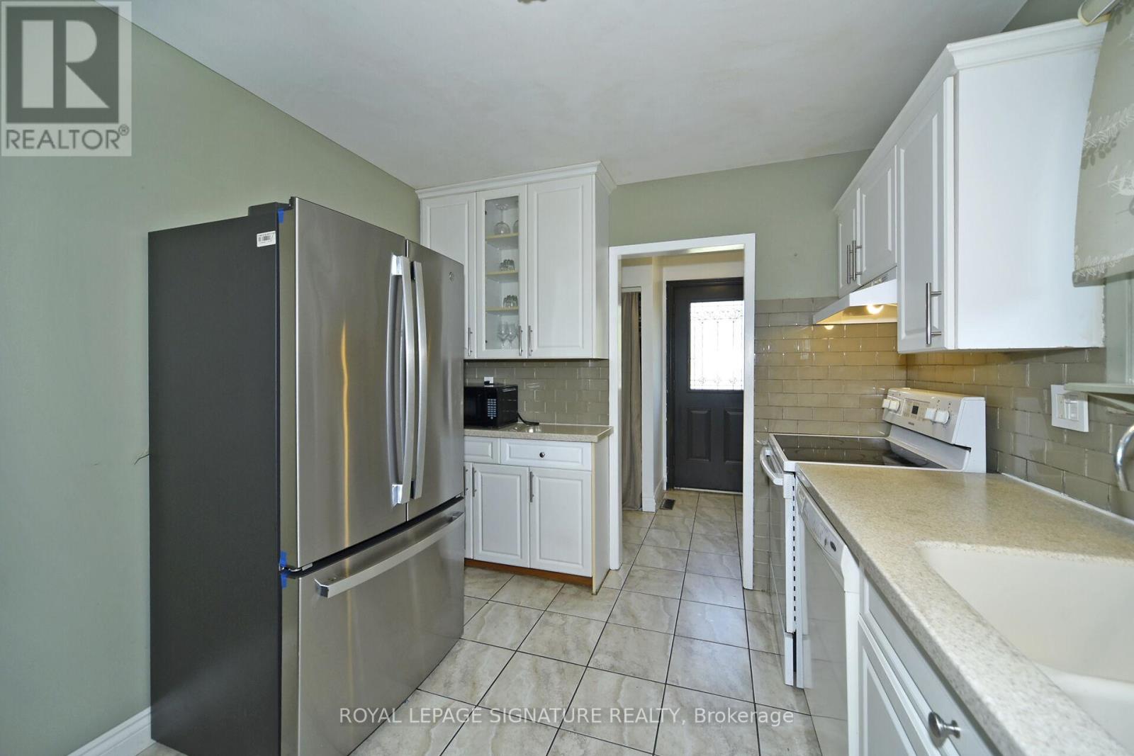 845 Breda Avenue, Pickering, Ontario  L1W 2K4 - Photo 19 - E12200899