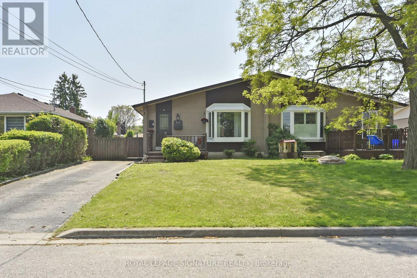 845 Breda Avenue, Pickering, Ontario  L1W 2K4 - Photo 2 - E12200899