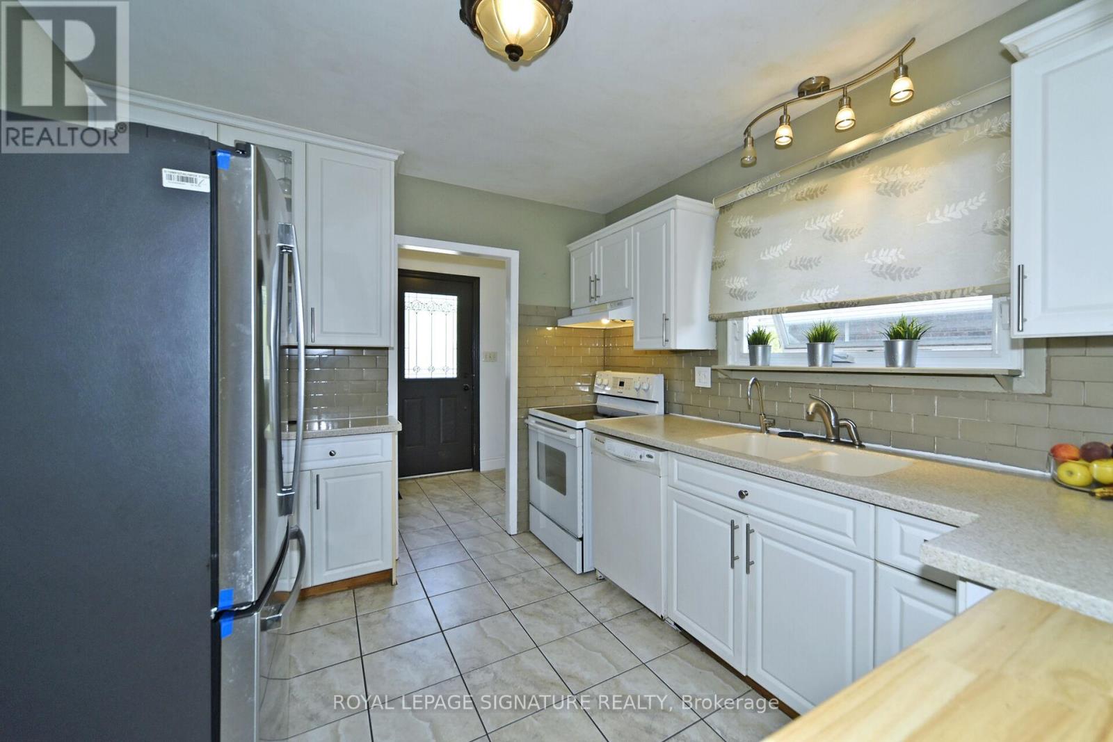 845 Breda Avenue, Pickering, Ontario  L1W 2K4 - Photo 20 - E12200899