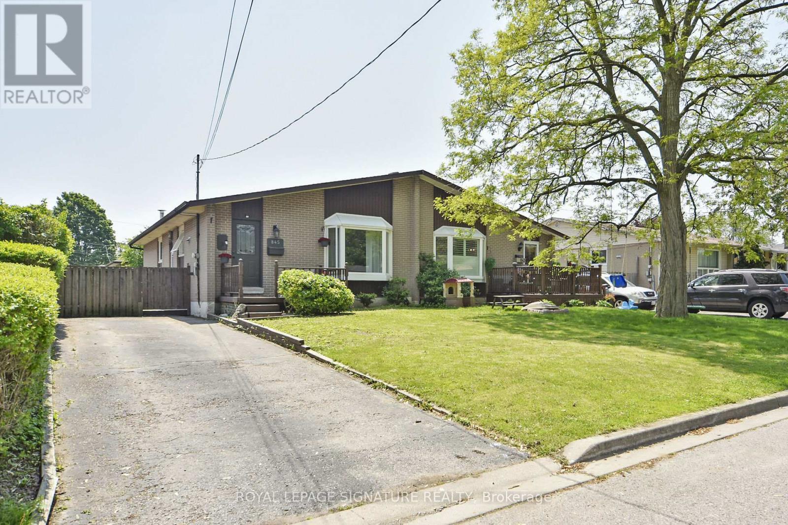 845 Breda Avenue, Pickering, Ontario  L1W 2K4 - Photo 3 - E12200899