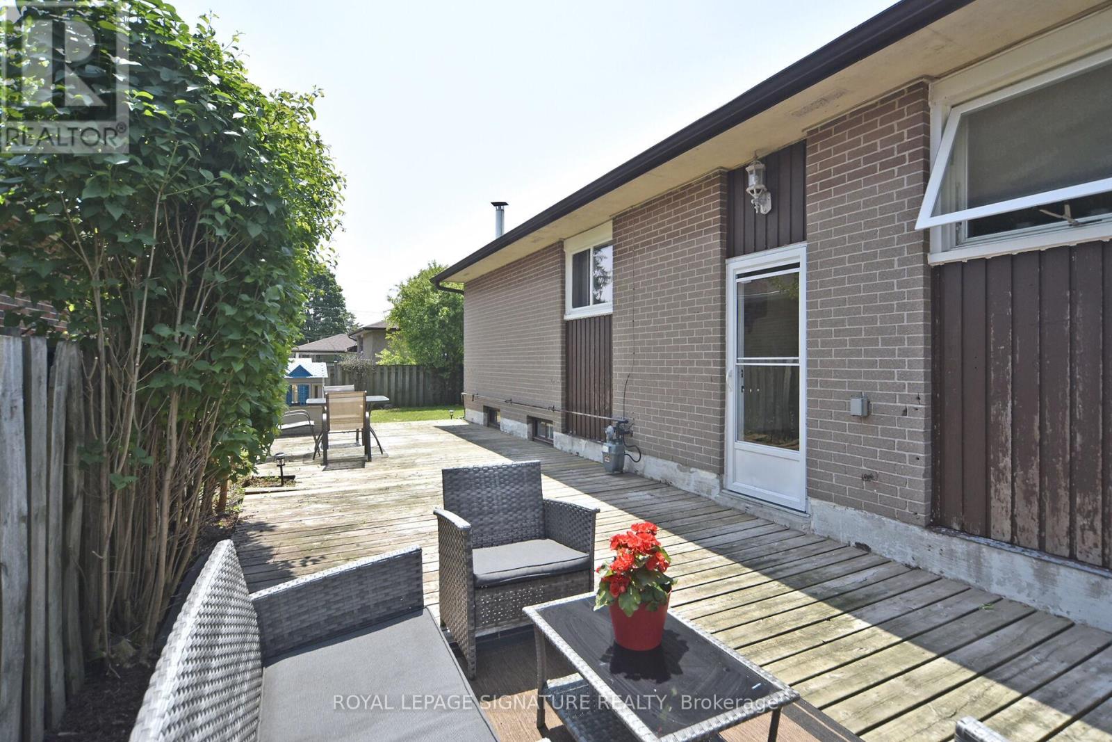 845 Breda Avenue, Pickering, Ontario  L1W 2K4 - Photo 33 - E12200899