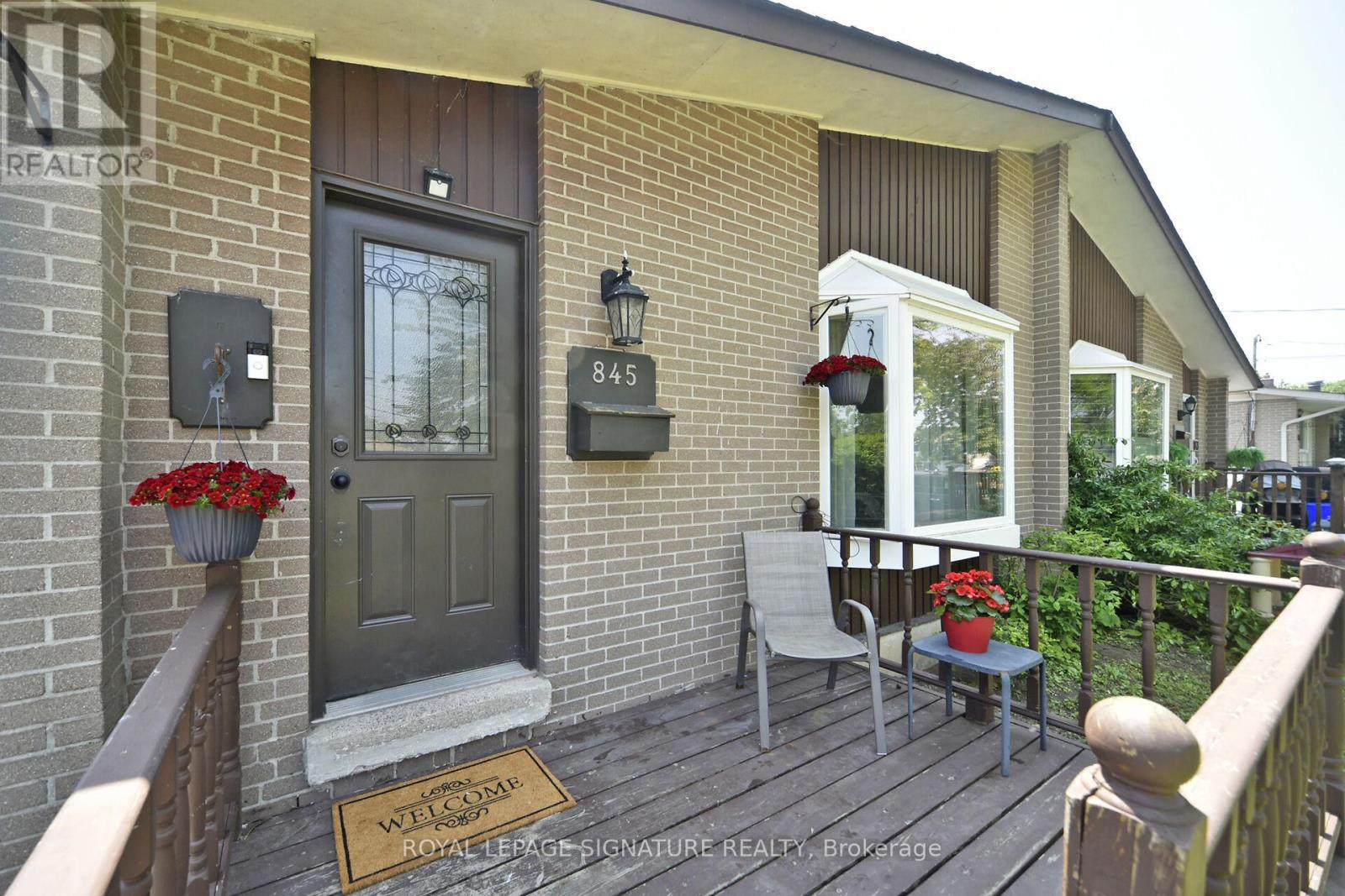 845 Breda Avenue, Pickering, Ontario  L1W 2K4 - Photo 4 - E12200899