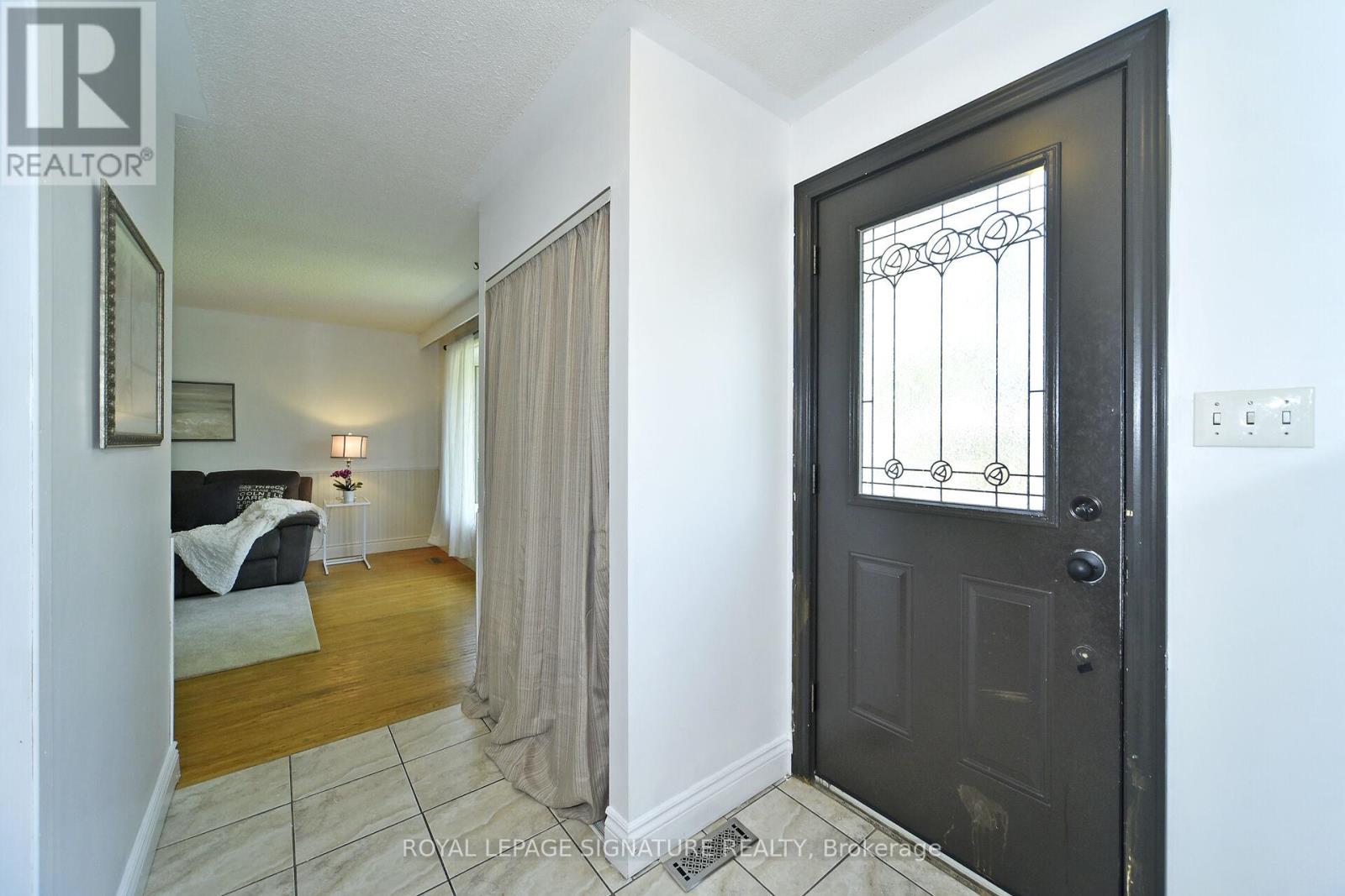 845 Breda Avenue, Pickering, Ontario  L1W 2K4 - Photo 5 - E12200899