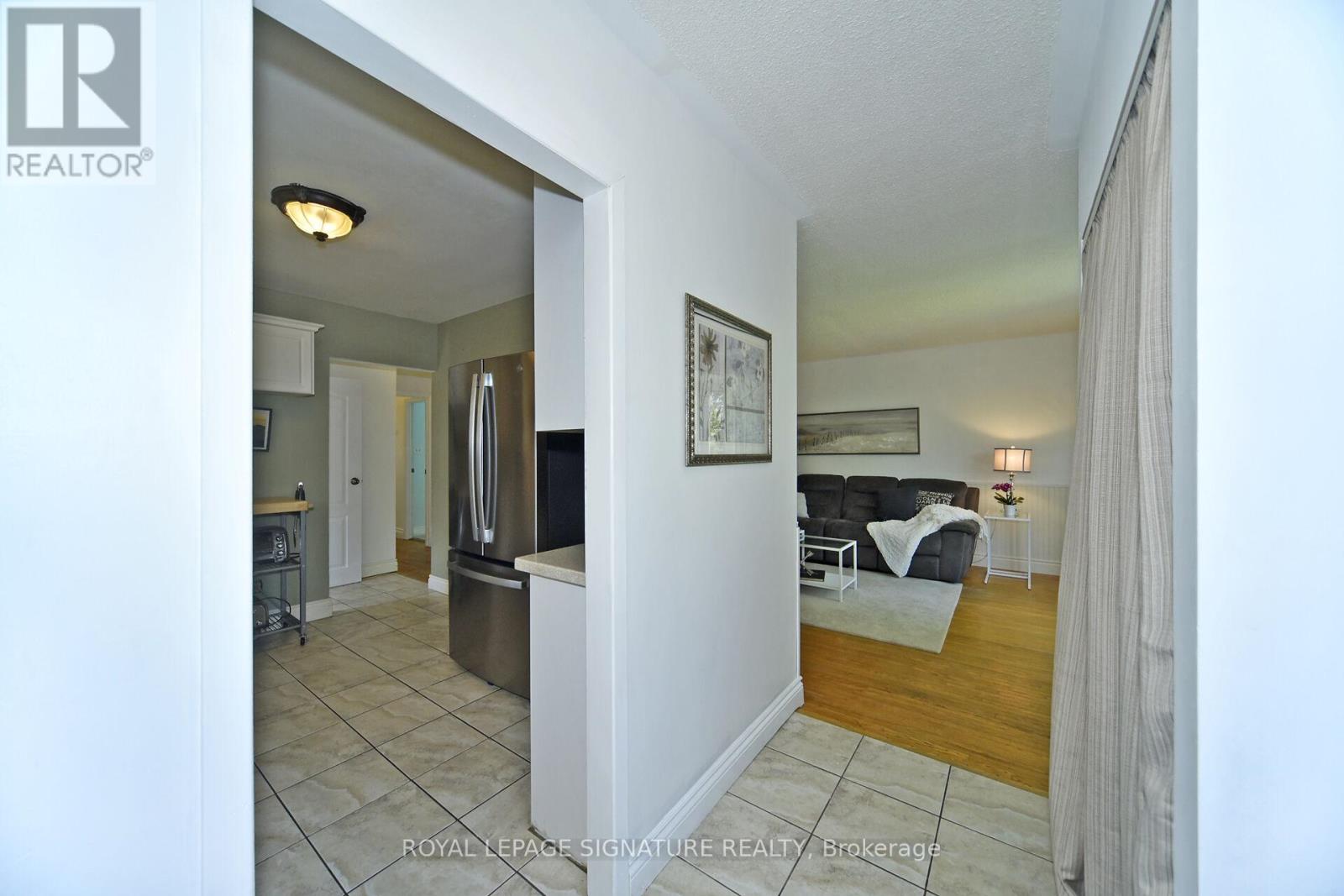 845 Breda Avenue, Pickering, Ontario  L1W 2K4 - Photo 6 - E12200899