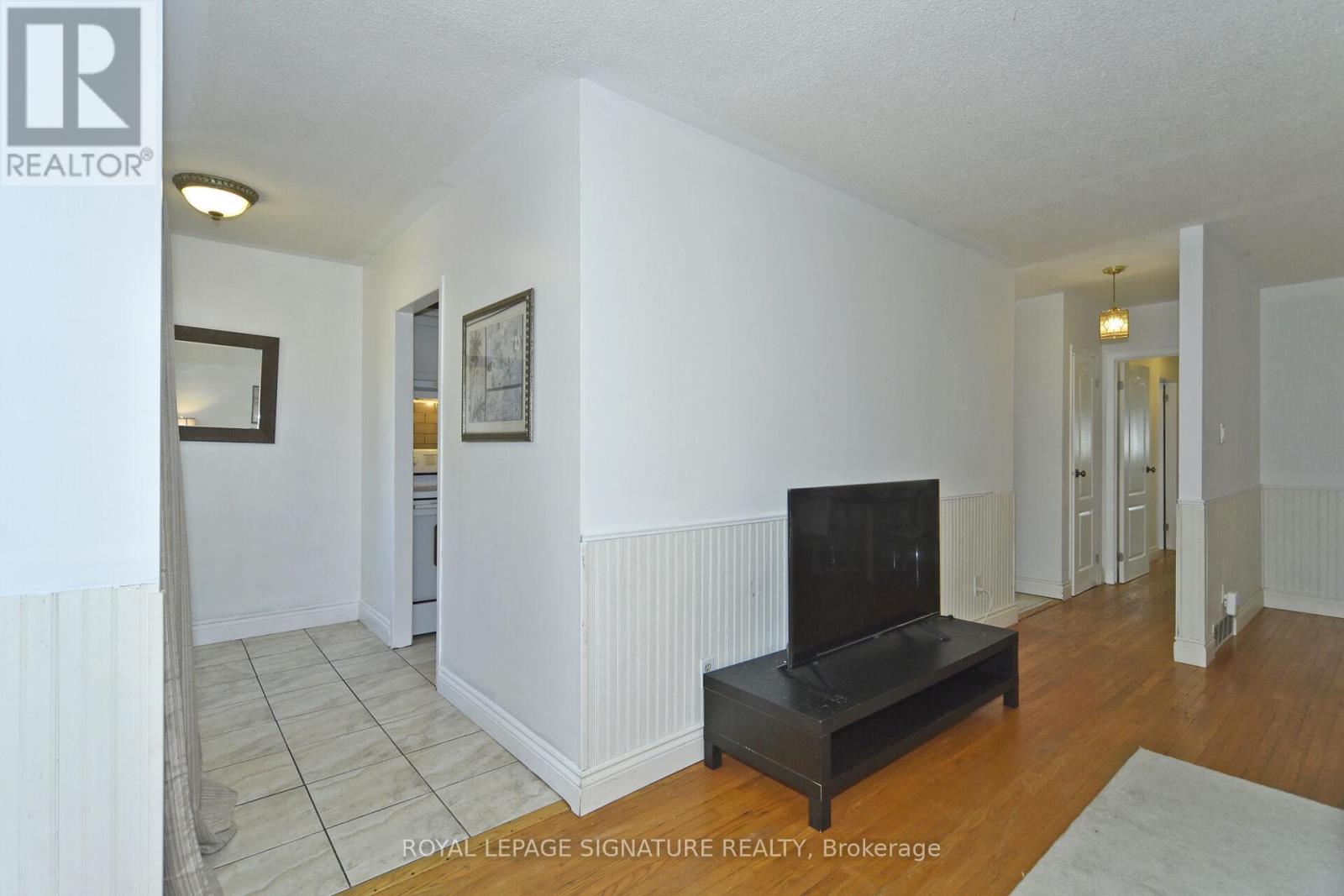 845 Breda Avenue, Pickering, Ontario  L1W 2K4 - Photo 8 - E12200899