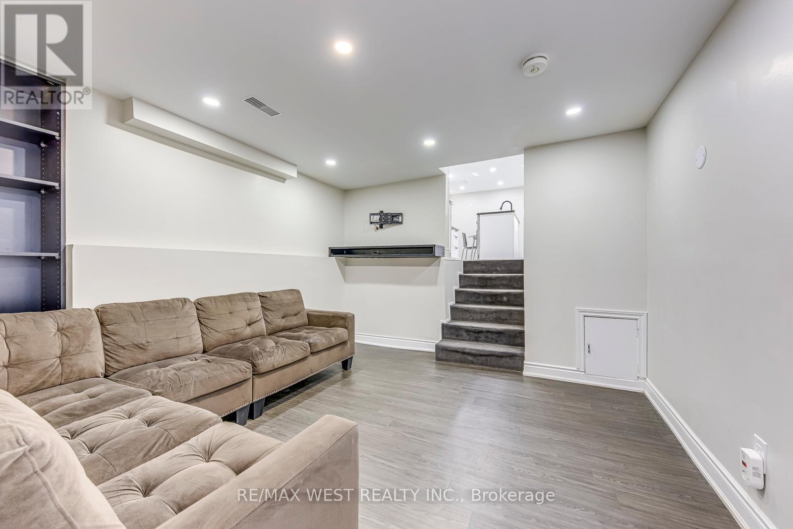 Lower - 878 Blairholm Avenue, Mississauga, Ontario  L5C 1G4 - Photo 13 - W12200392