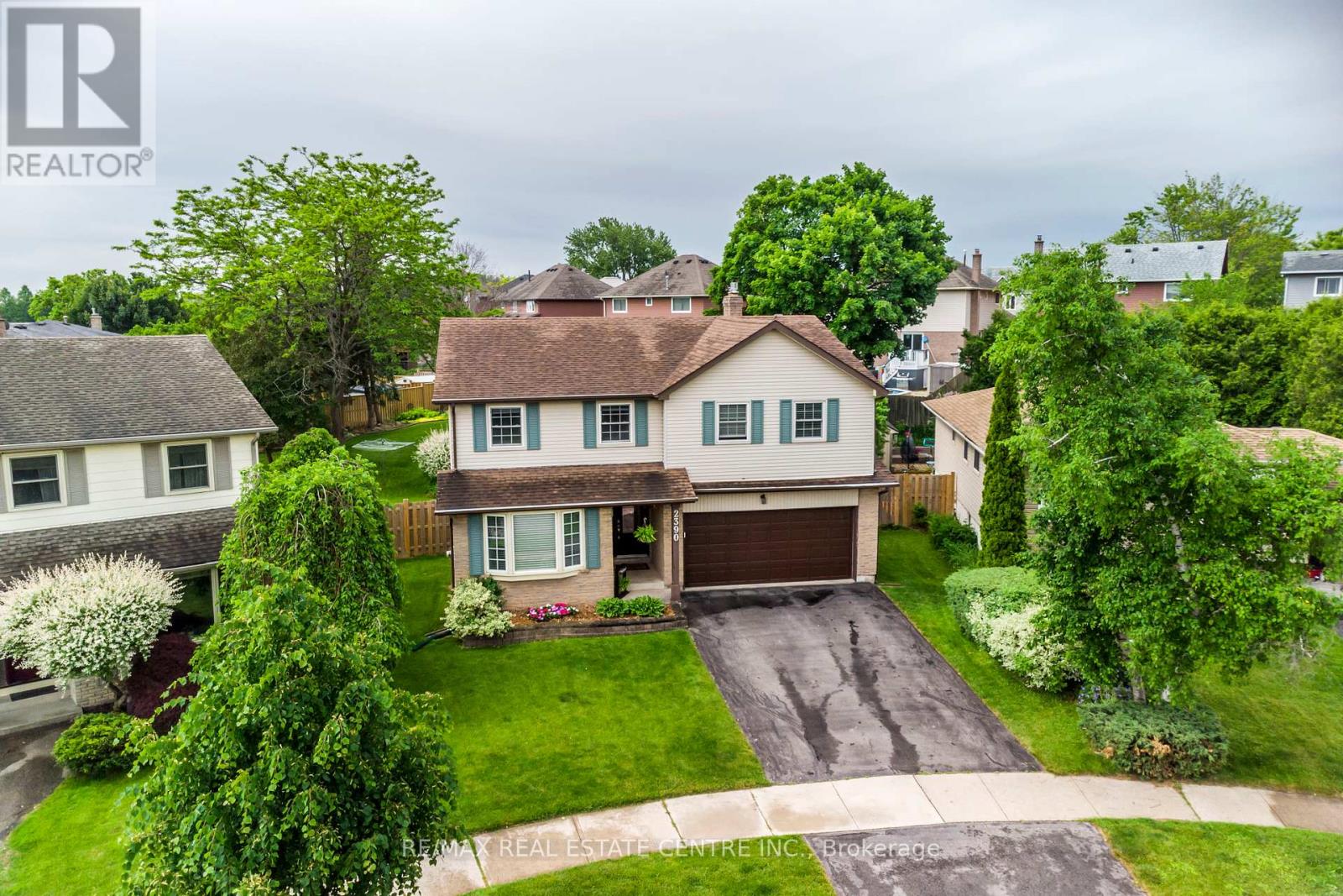 2390 Gillingham Drive, Burlington, Ontario  L7P 3Z4 - Photo 2 - W12200875