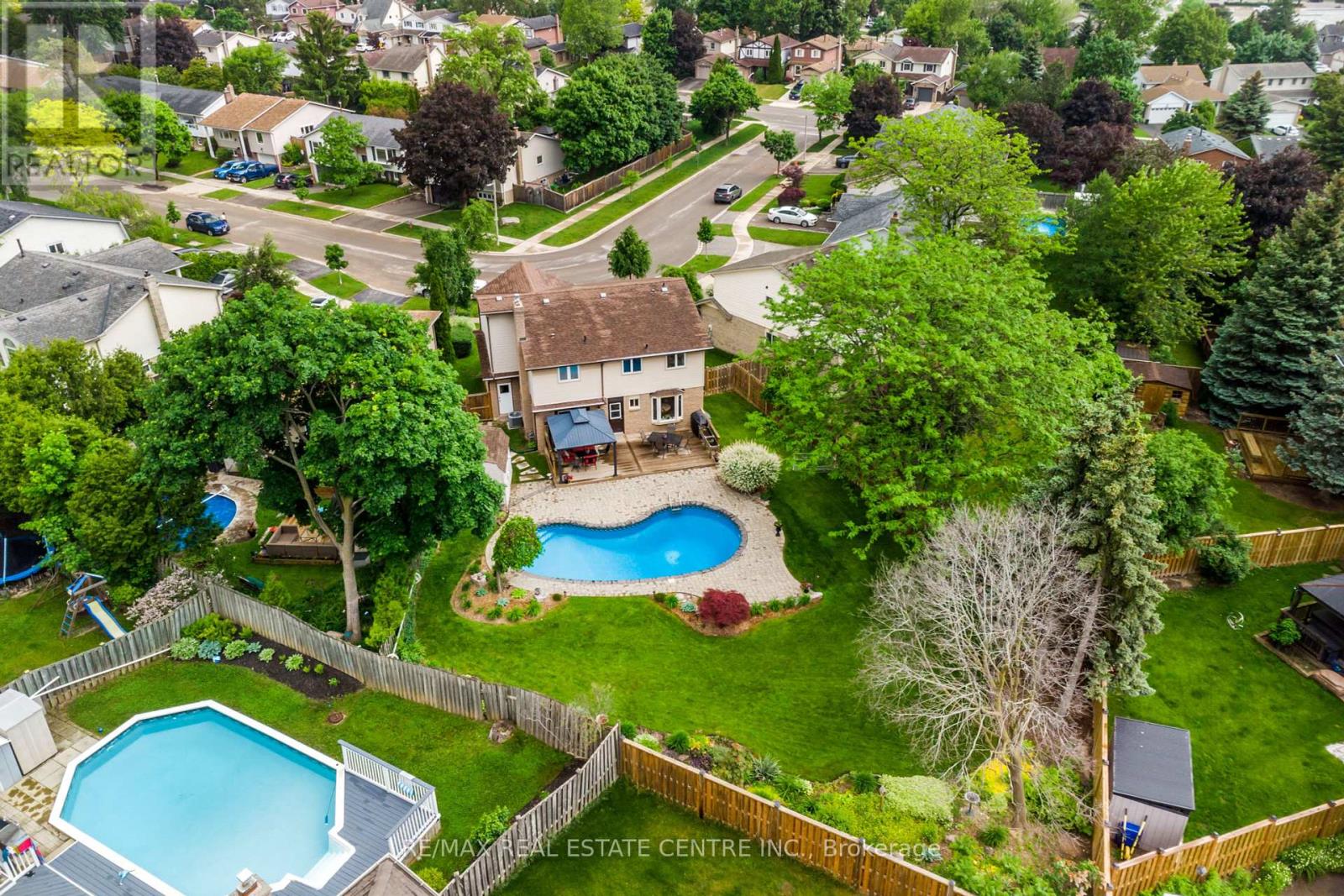 2390 Gillingham Drive, Burlington, Ontario  L7P 3Z4 - Photo 3 - W12200875