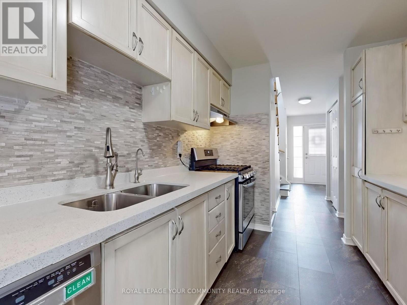 194 Fairwood Drive, Georgina, Ontario  L4P 3Y5 - Photo 12 - N12197997